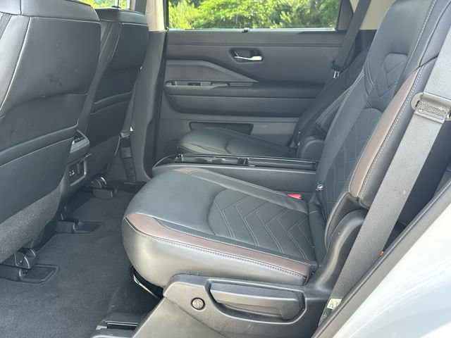 Certified 2025 Nissan Pathfinder Platinum AWD/4WD image 23