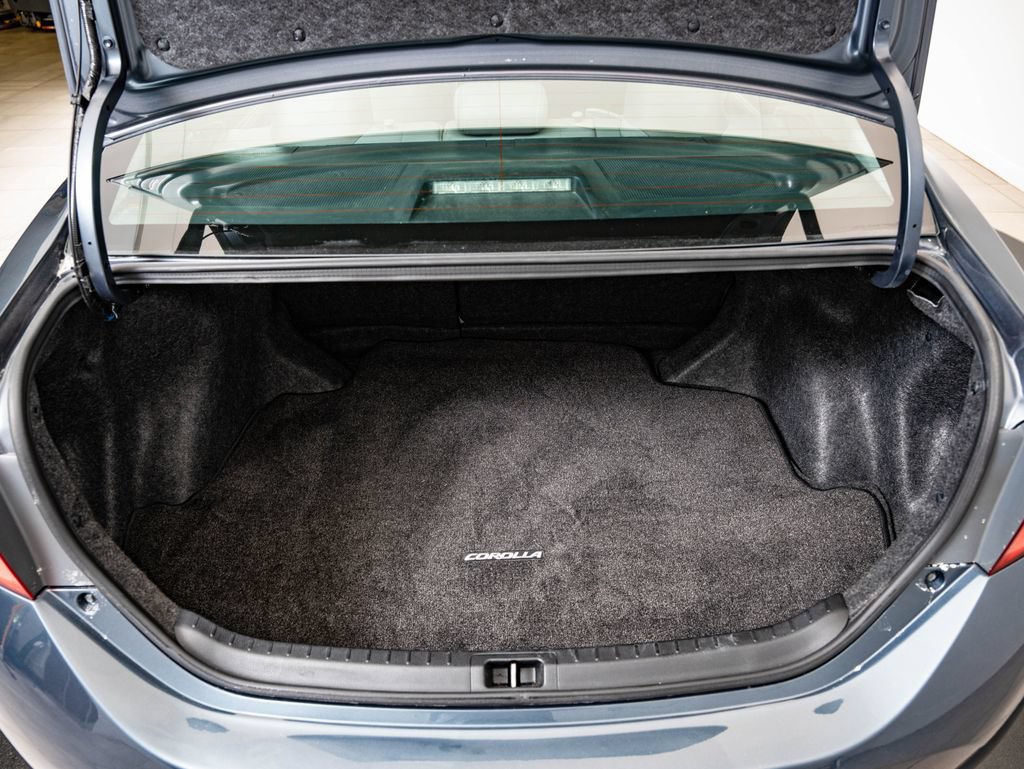 Used 2015 Toyota Corolla LE FWD image 19