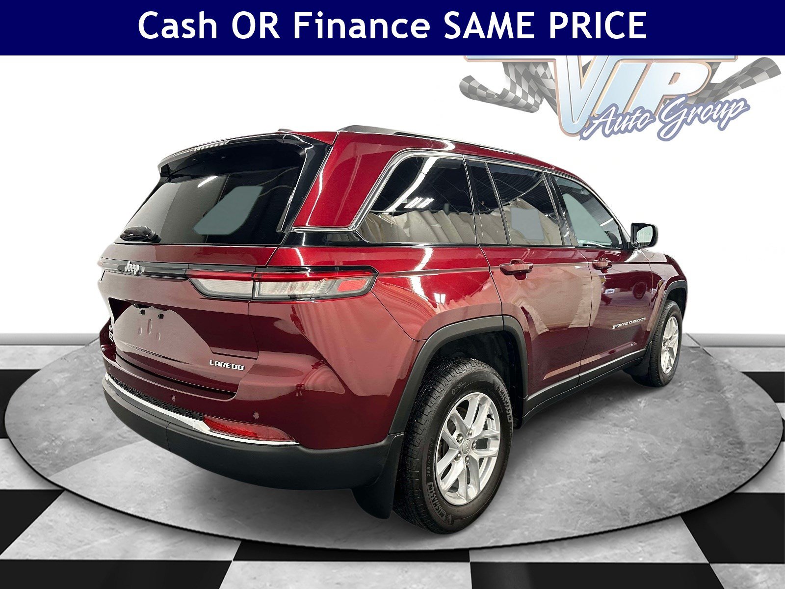 Used 2025 Jeep Grand Cherokee Laredo X w/ Luxury Tech Group I AWD/4WD image 2