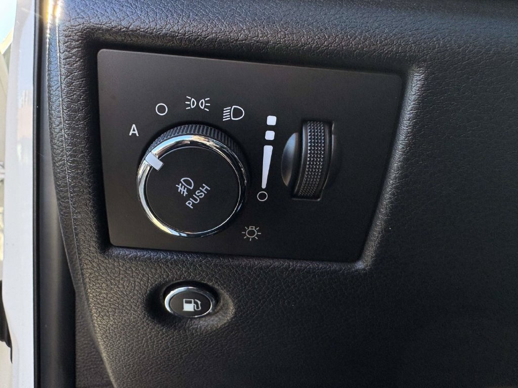Used 2019 Jeep Grand Cherokee Limited w/ Luxury Group II AWD/4WD image 19