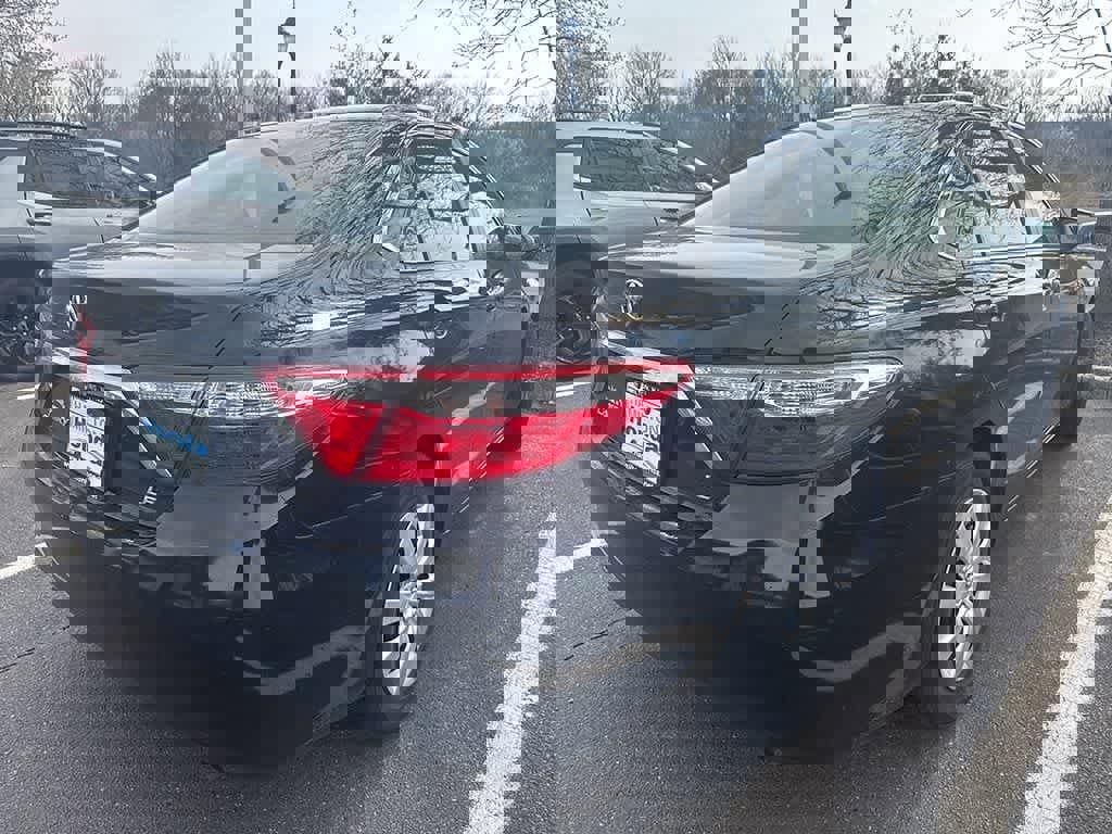 Used 2017 Toyota Camry LE image 4