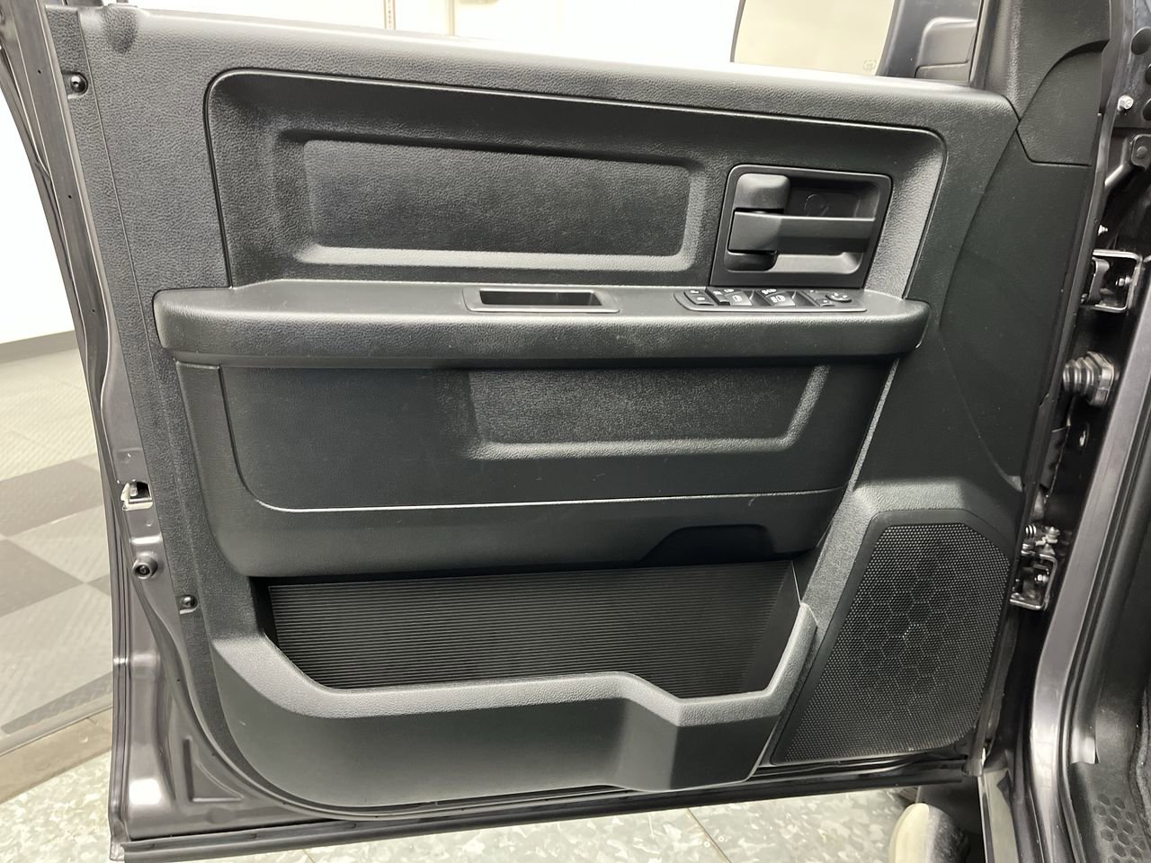Used 2018 RAM 1500 Express AWD/4WD image 8