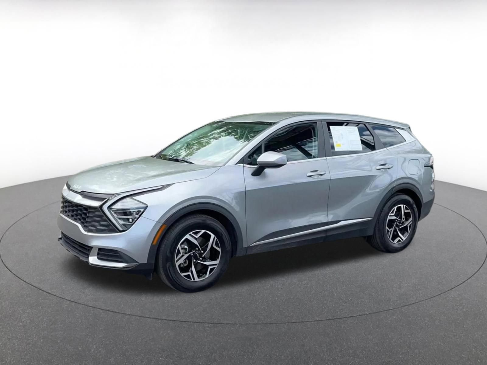 Used 2025 Kia Sportage LX image 8