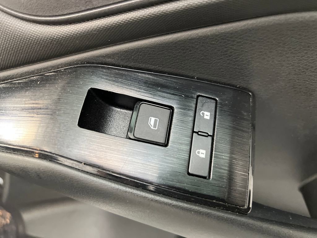 Used 2024 Nissan Rogue S FWD image 25