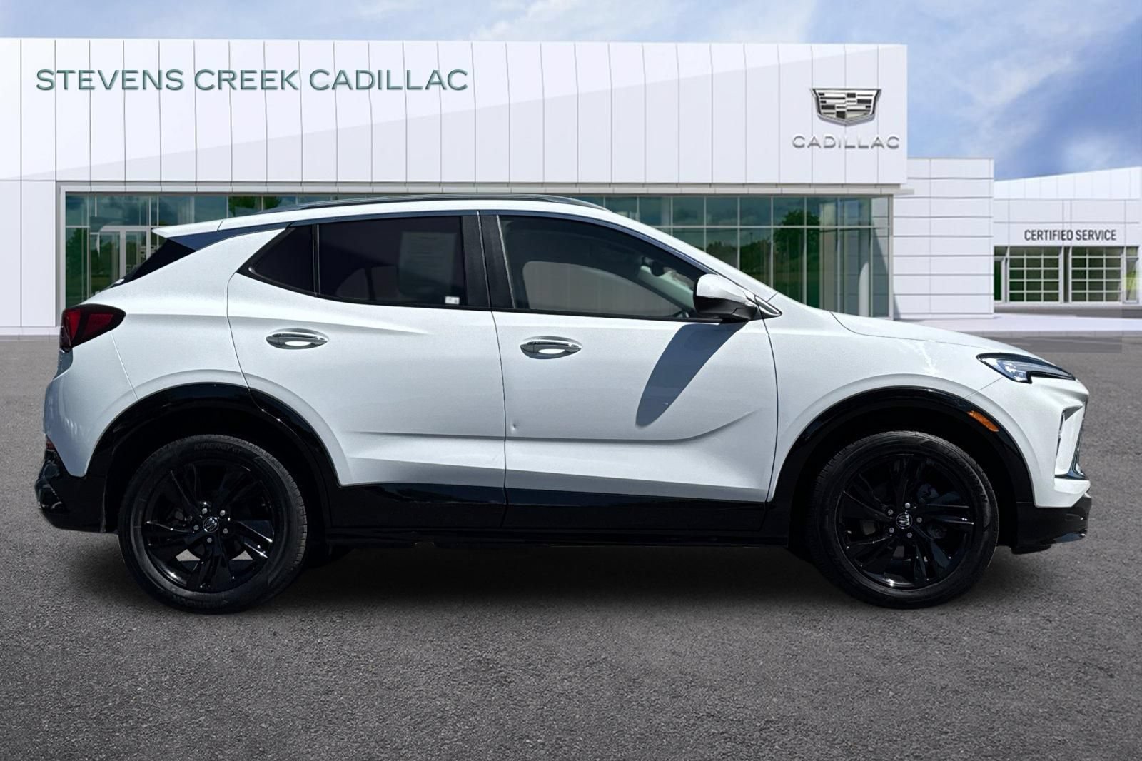 Used 2024 Buick Encore GX Sport Touring FWD image 2