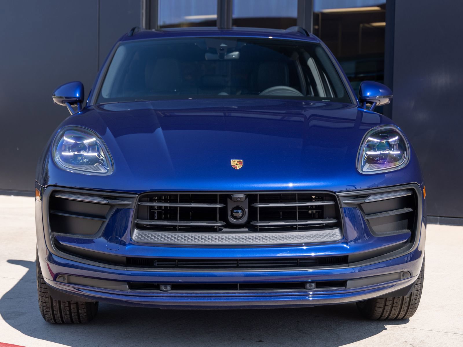 Certified 2025 Porsche Macan image 8