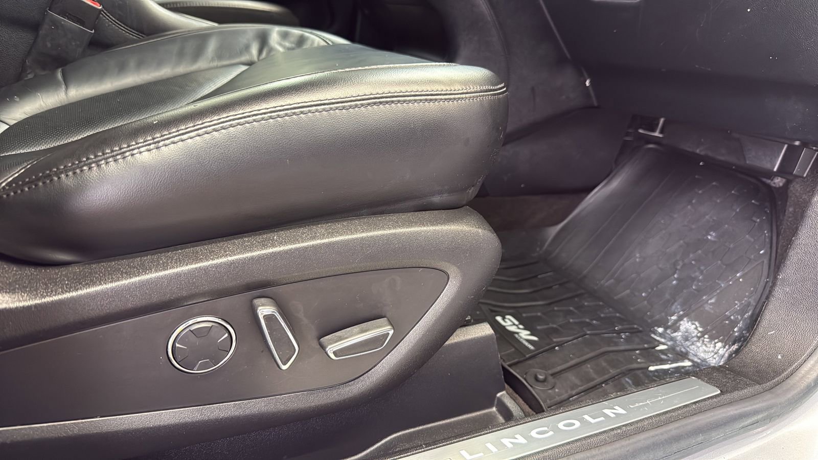 Used 2019 Lincoln MKC Select w/ Select Plus Package FWD image 21