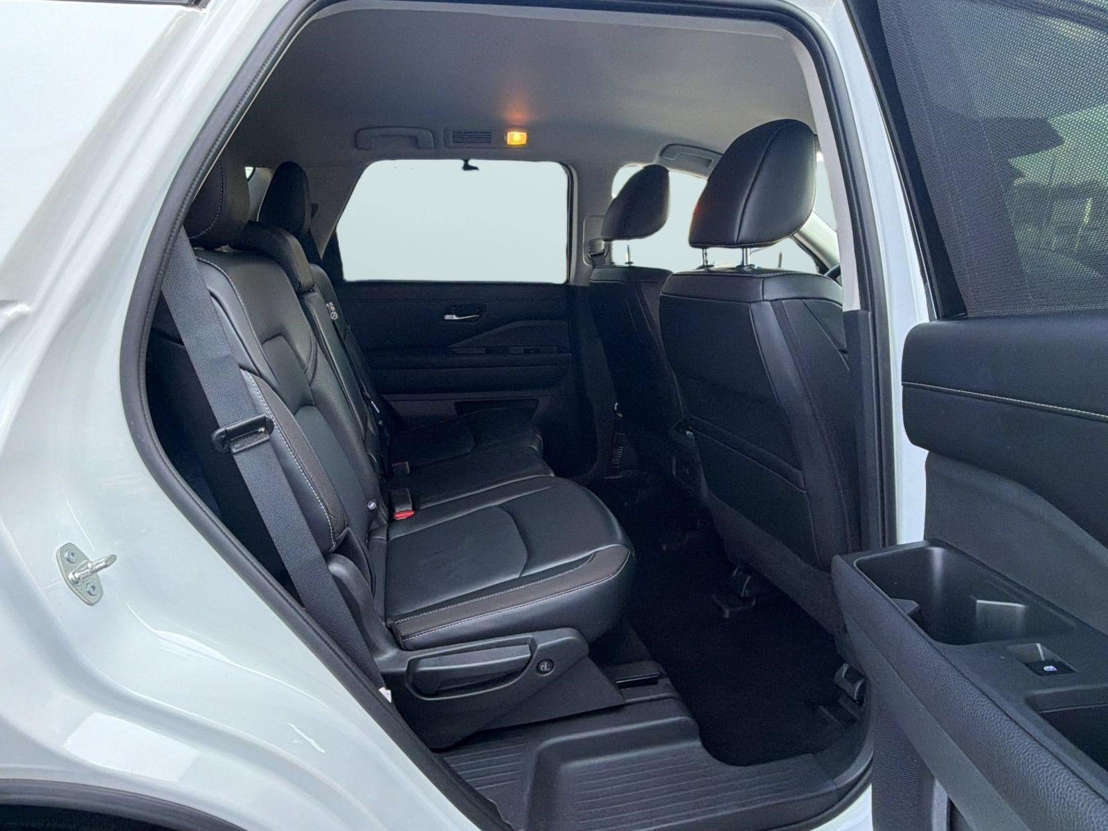 Used 2024 Nissan Pathfinder SL AWD/4WD image 28