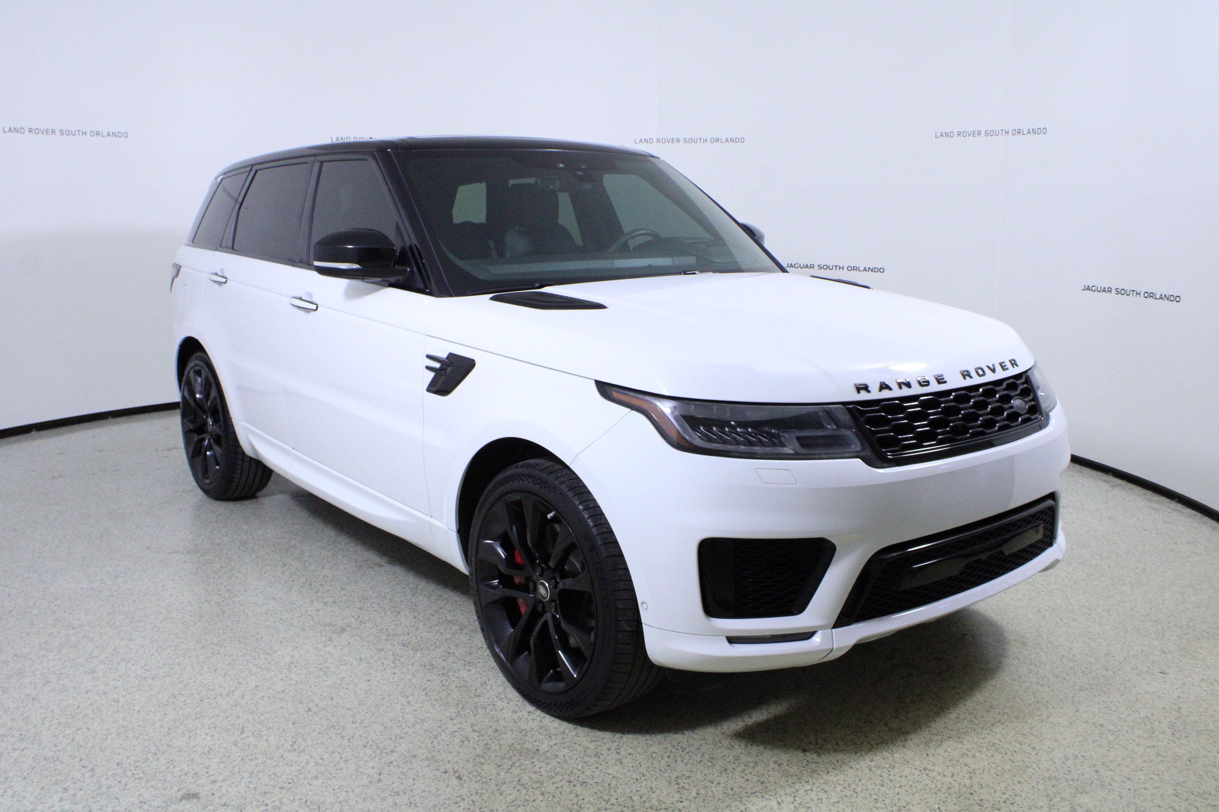 Used 2020 Land Rover Range Rover Sport HST image 3