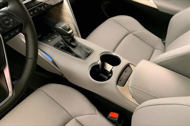 Used 2024 Toyota Venza XLE image 22