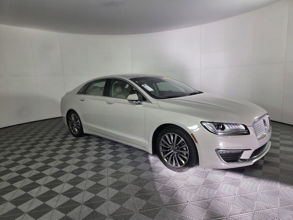 Used 2019 Lincoln MKZ Premiere image 2