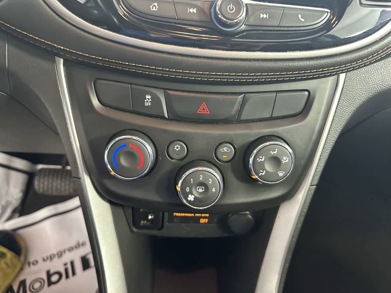 Used 2019 Chevrolet Trax LT w/ LT Convenience Package AWD/4WD image 23