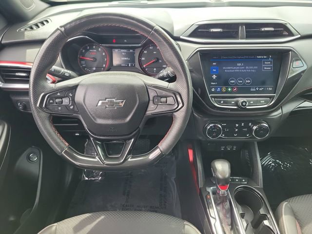 Used 2023 Chevrolet TrailBlazer RS w/ Sun and Liftgate Package FWD image 4
