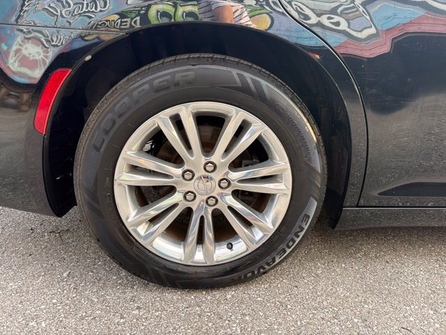 Used 2015 Chrysler 300 C w/ Light Group RWD image 33