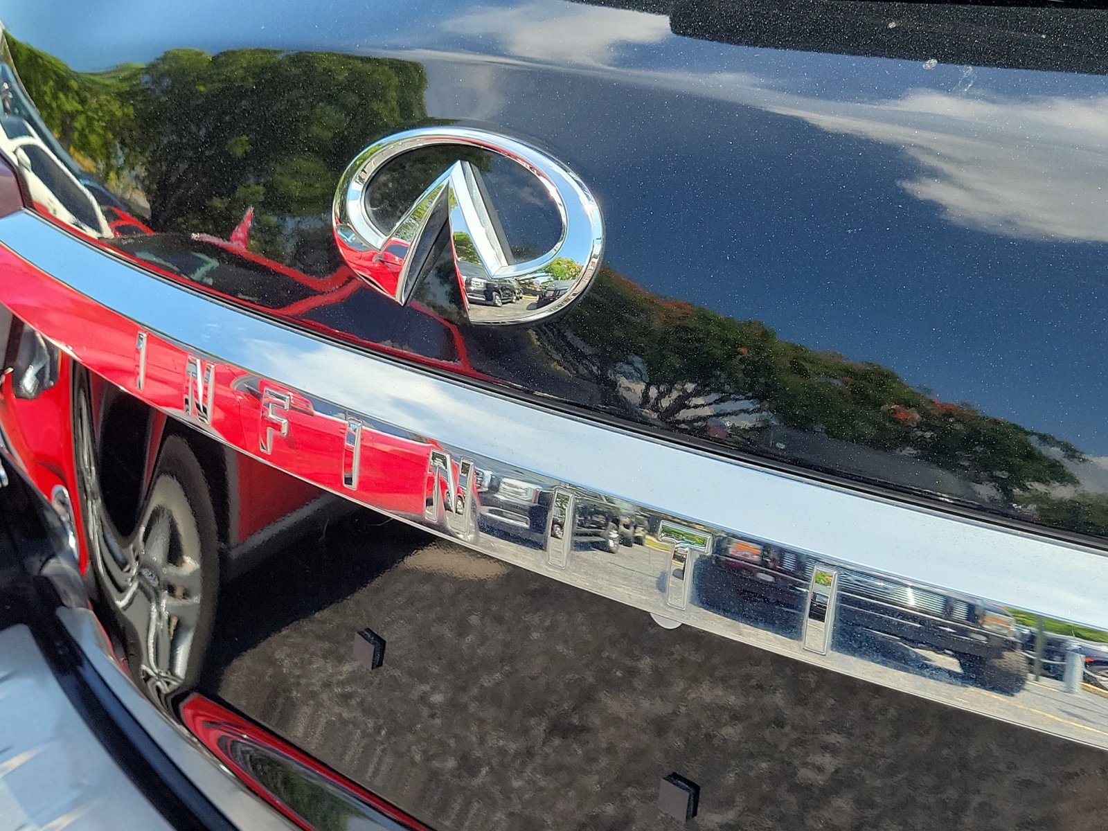 Used 2020 INFINITI QX80 Luxe w/ Proassist Package RWD image 9