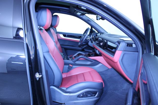 Certified 2025 Porsche Cayenne image 24