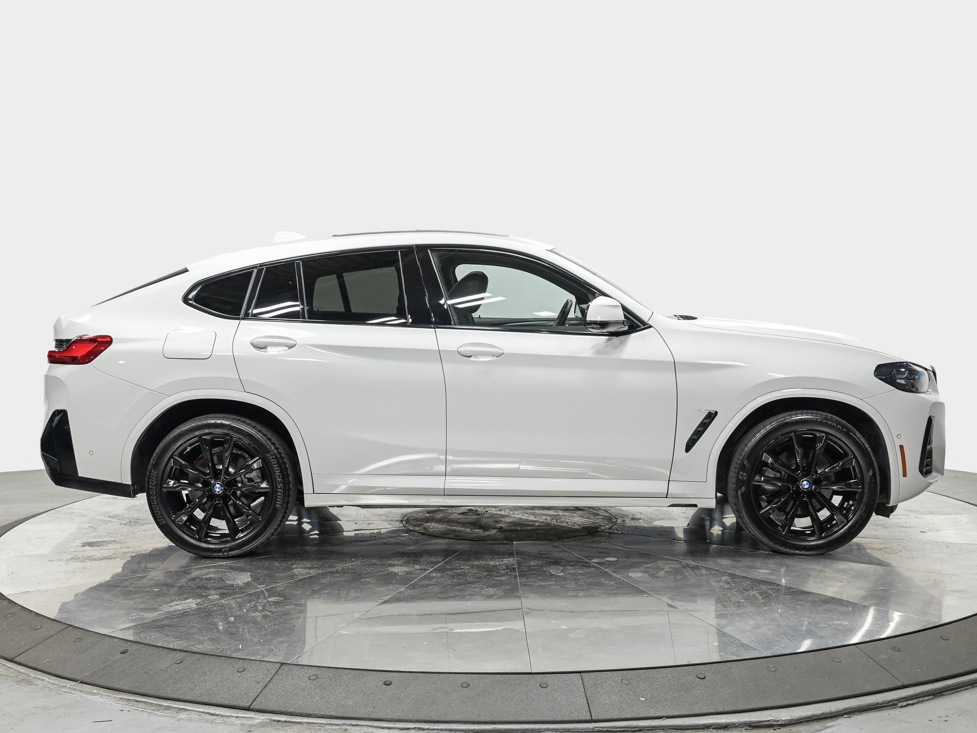Used 2025 BMW X4 xDrive30i w/ Premium Package AWD/4WD image 8