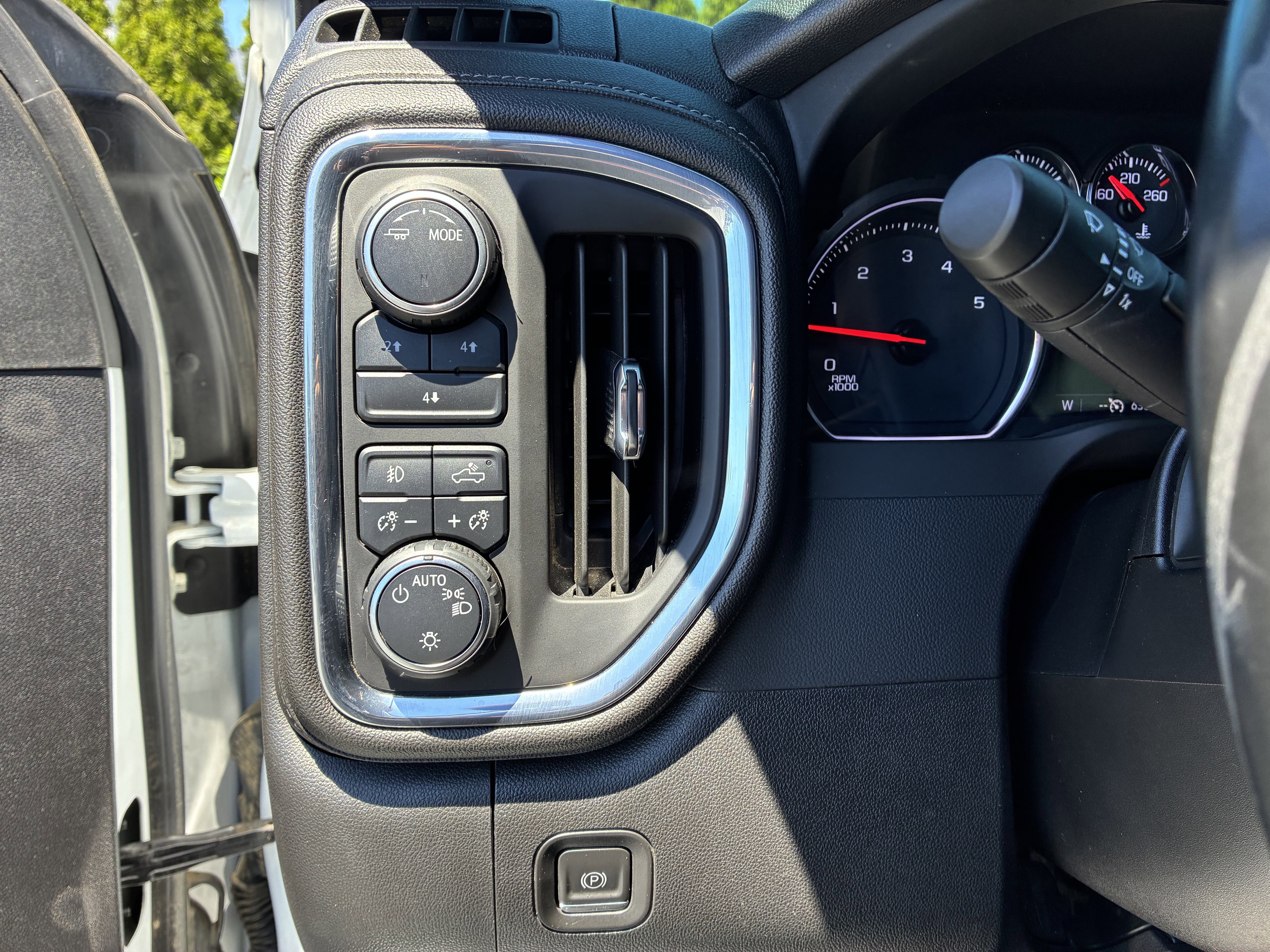 Used 2023 Chevrolet Silverado 2500 LT w/ Convenience Package AWD/4WD image 28