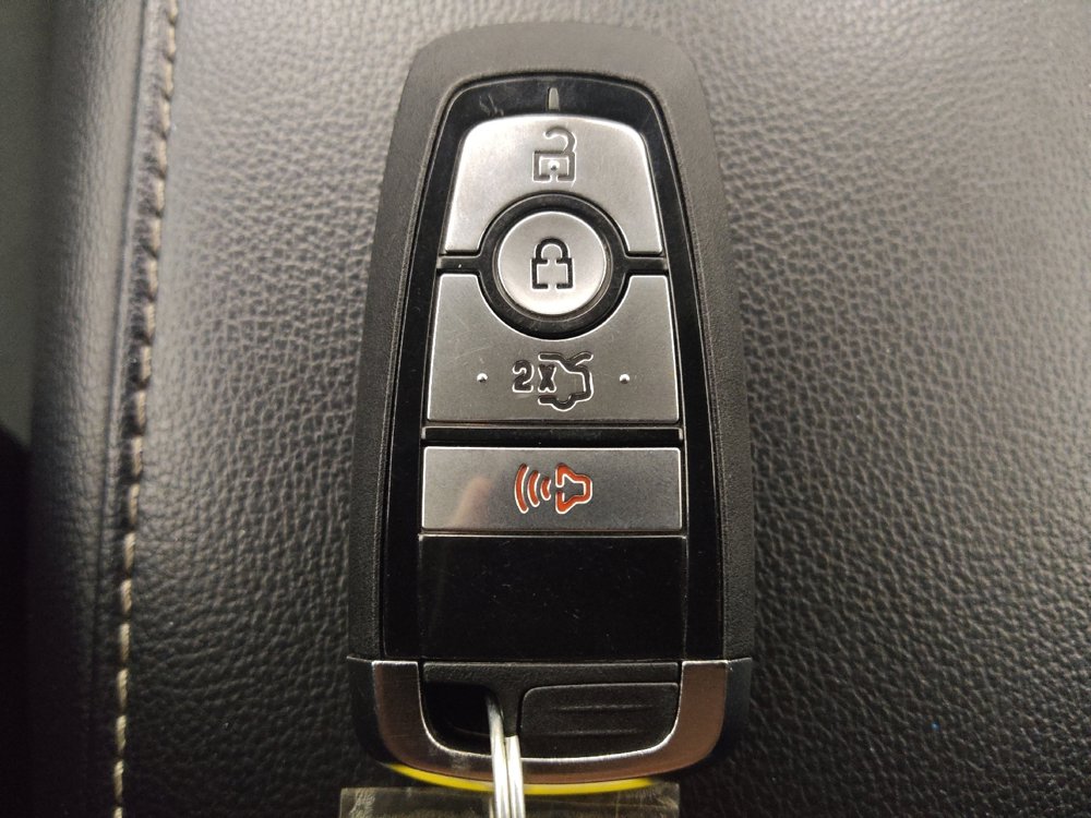 Used 2020 Ford Fusion SE image 32