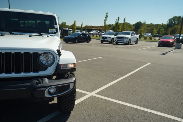New 2025 Jeep Gladiator Sport image 40