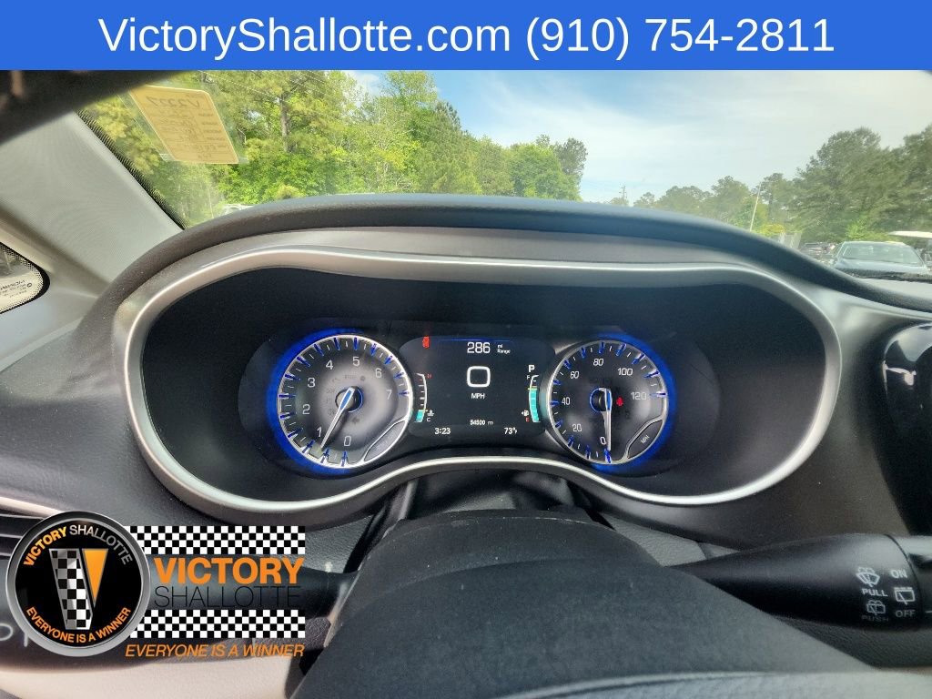 Certified 2024 Chrysler Pacifica Touring-L FWD image 12