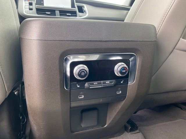 Used 2024 GMC Yukon SLT w/ SLT Luxury Package image 21
