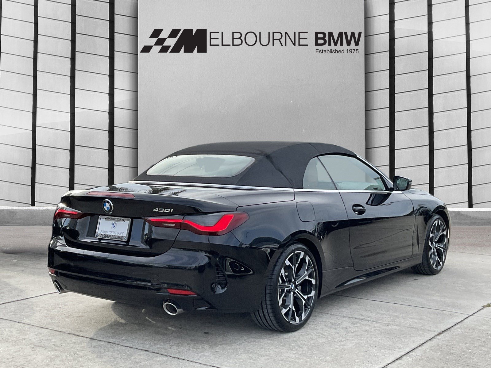 Used 2025 BMW 430i Convertible w/ Premium Package RWD image 4