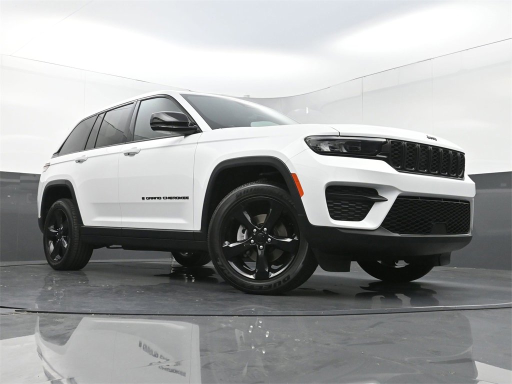 Used 2023 Jeep Grand Cherokee Altitude image 27