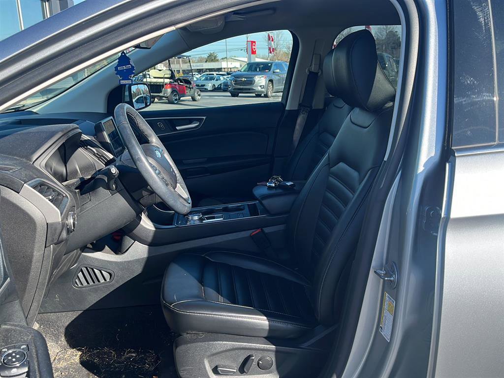 Used 2024 Ford Edge SEL w/ Convenience Package image 4
