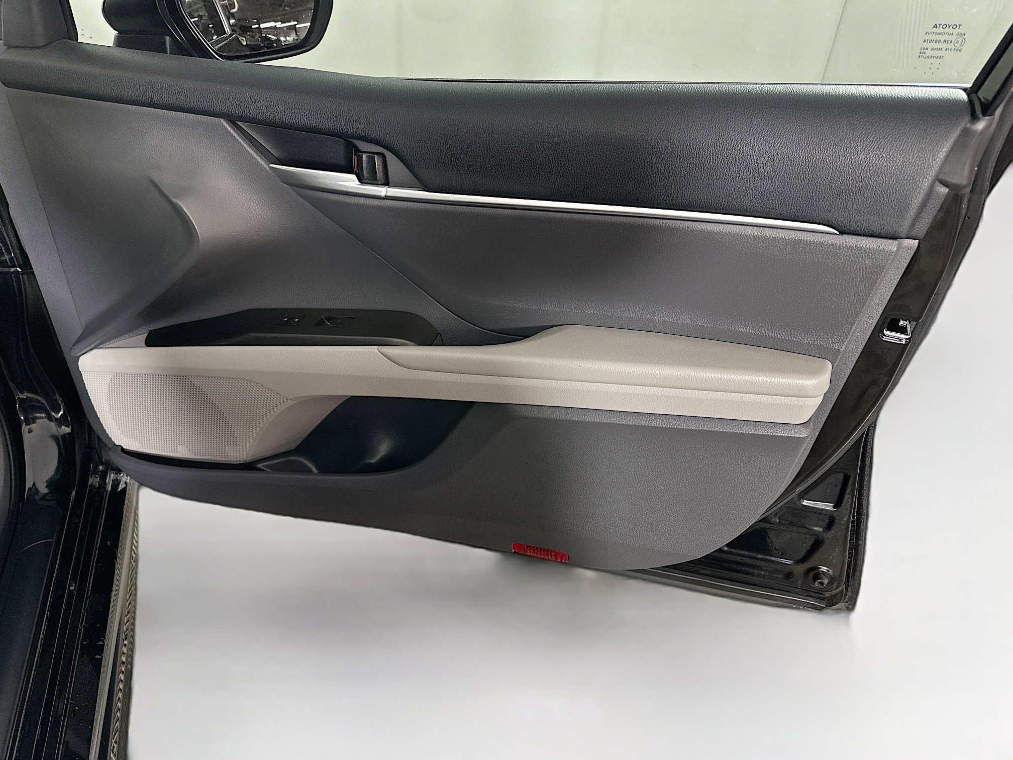 Used 2024 Toyota Camry SE image 31