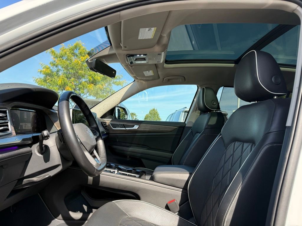Used 2025 Volkswagen Atlas SEL Premium R-Line image 7