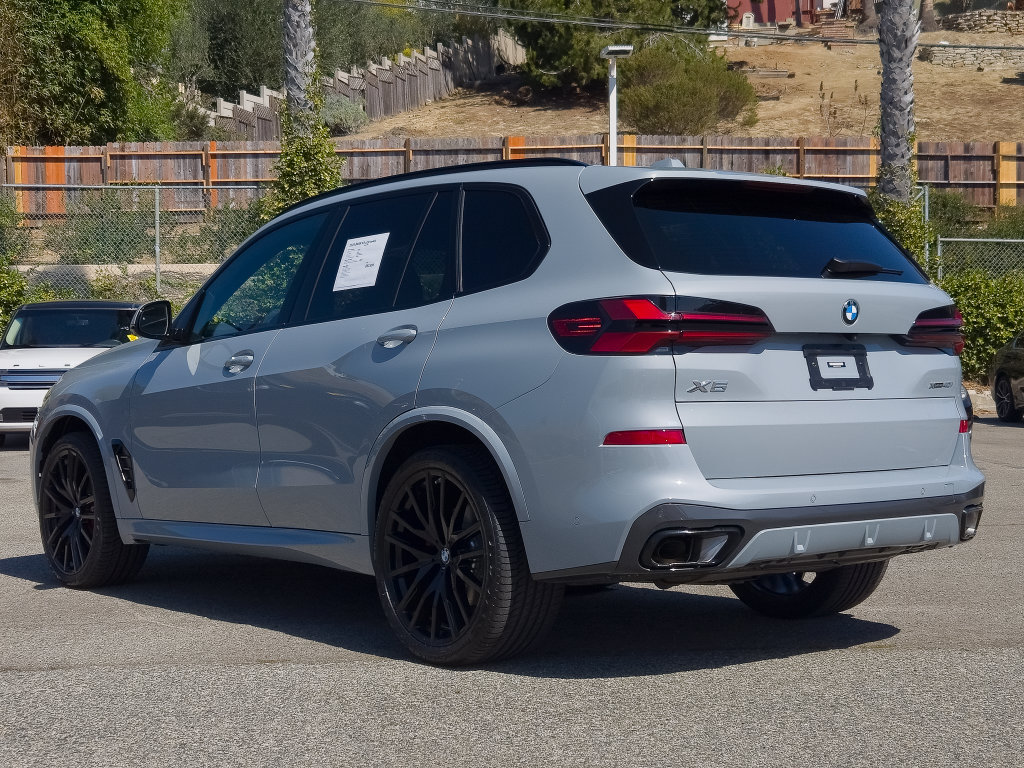 Used 2024 BMW X5 xDrive40i w/ M Sport Package AWD/4WD image 25