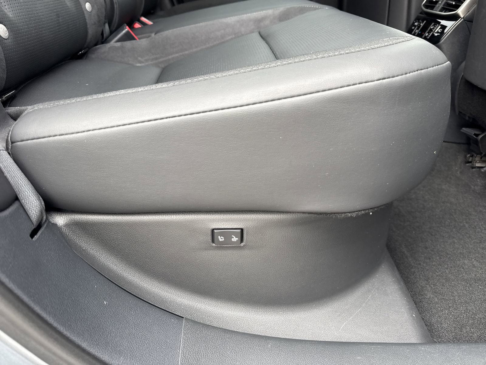 Used 2023 Lexus RX 350 FWD w/ Accessory Package image 32