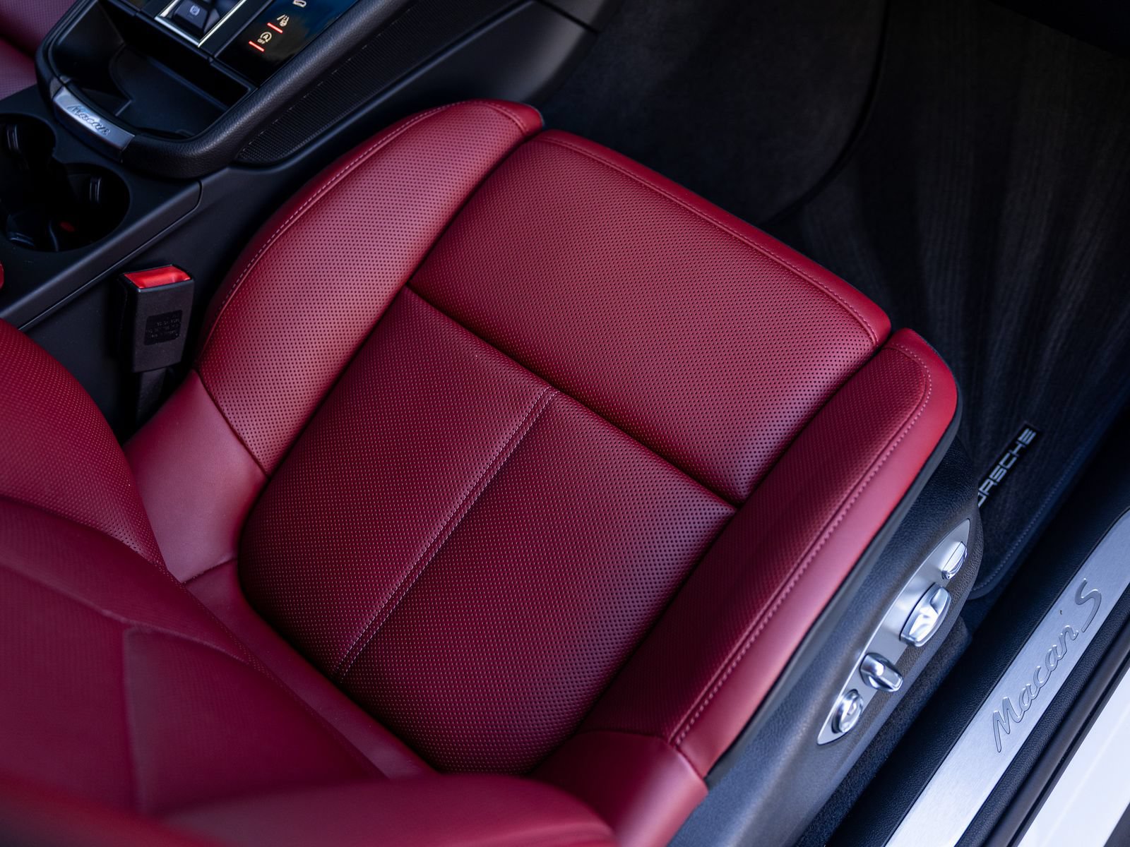 Certified 2025 Porsche Macan S AWD/4WD image 35