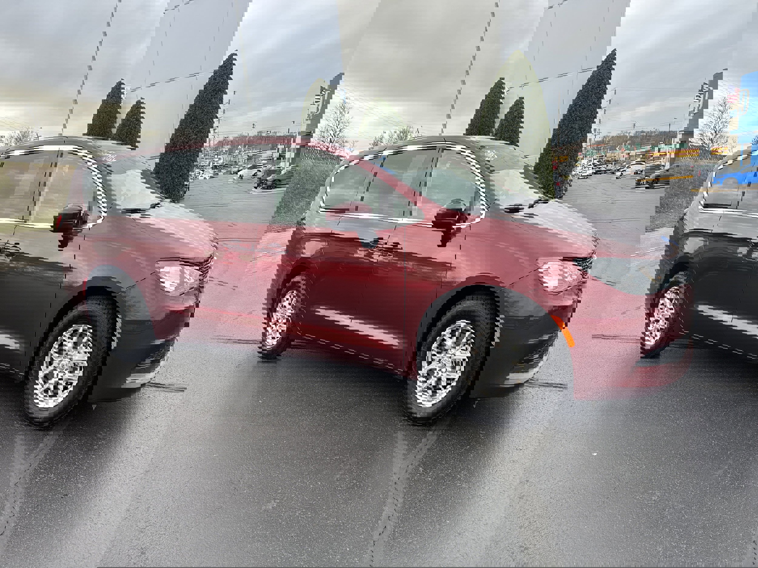 Used 2023 Chrysler Voyager LX FWD image 1