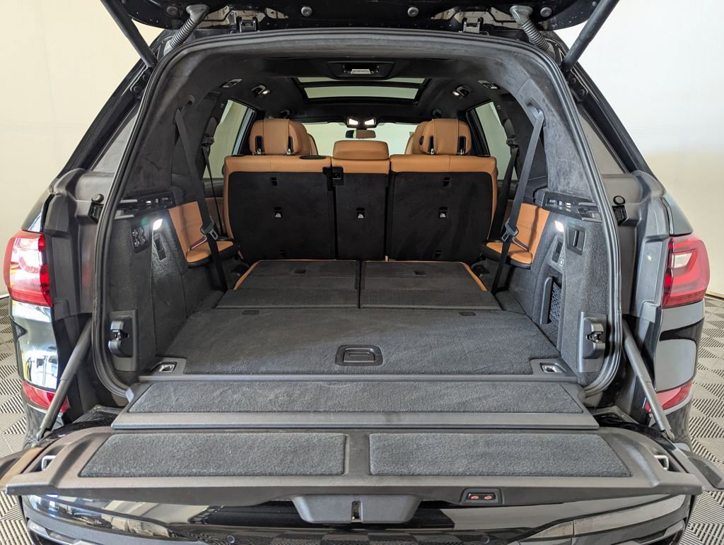 Used 2021 BMW X7 M50i image 93