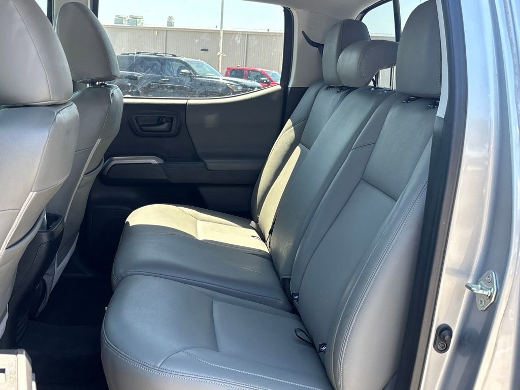 Used 2018 Toyota Tacoma SR5 RWD image 7