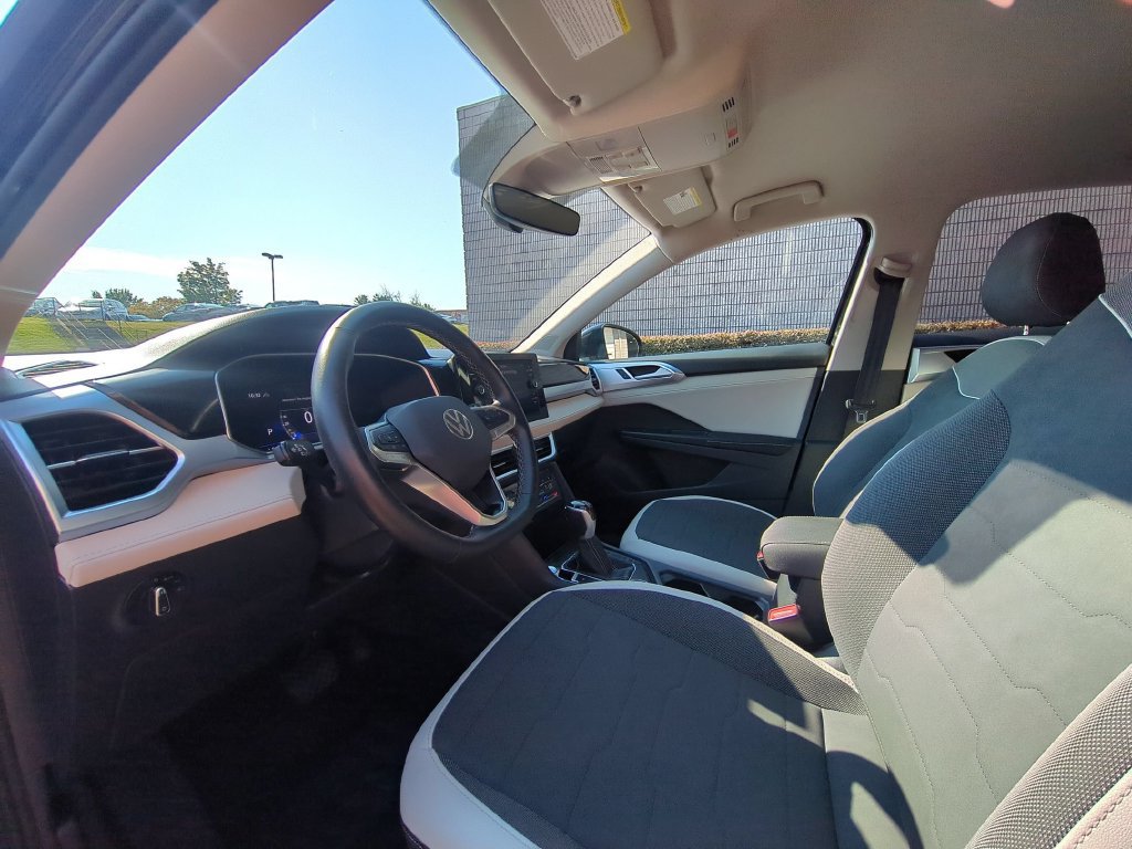 Used 2025 Volkswagen Taos SE AWD/4WD image 15