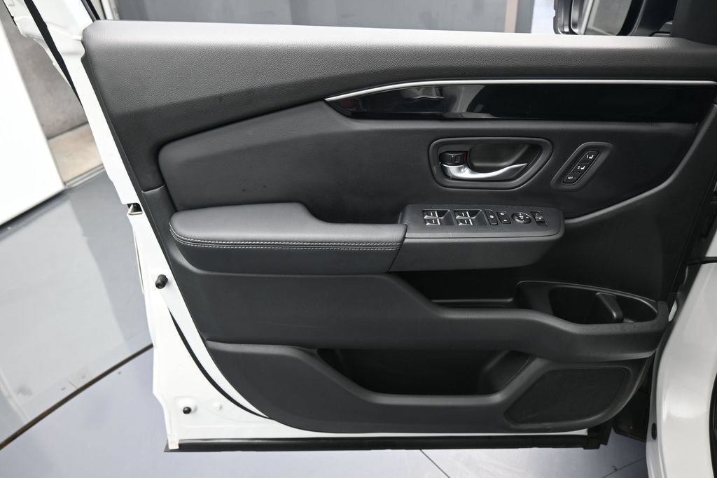 Used 2025 Honda Pilot Touring image 13