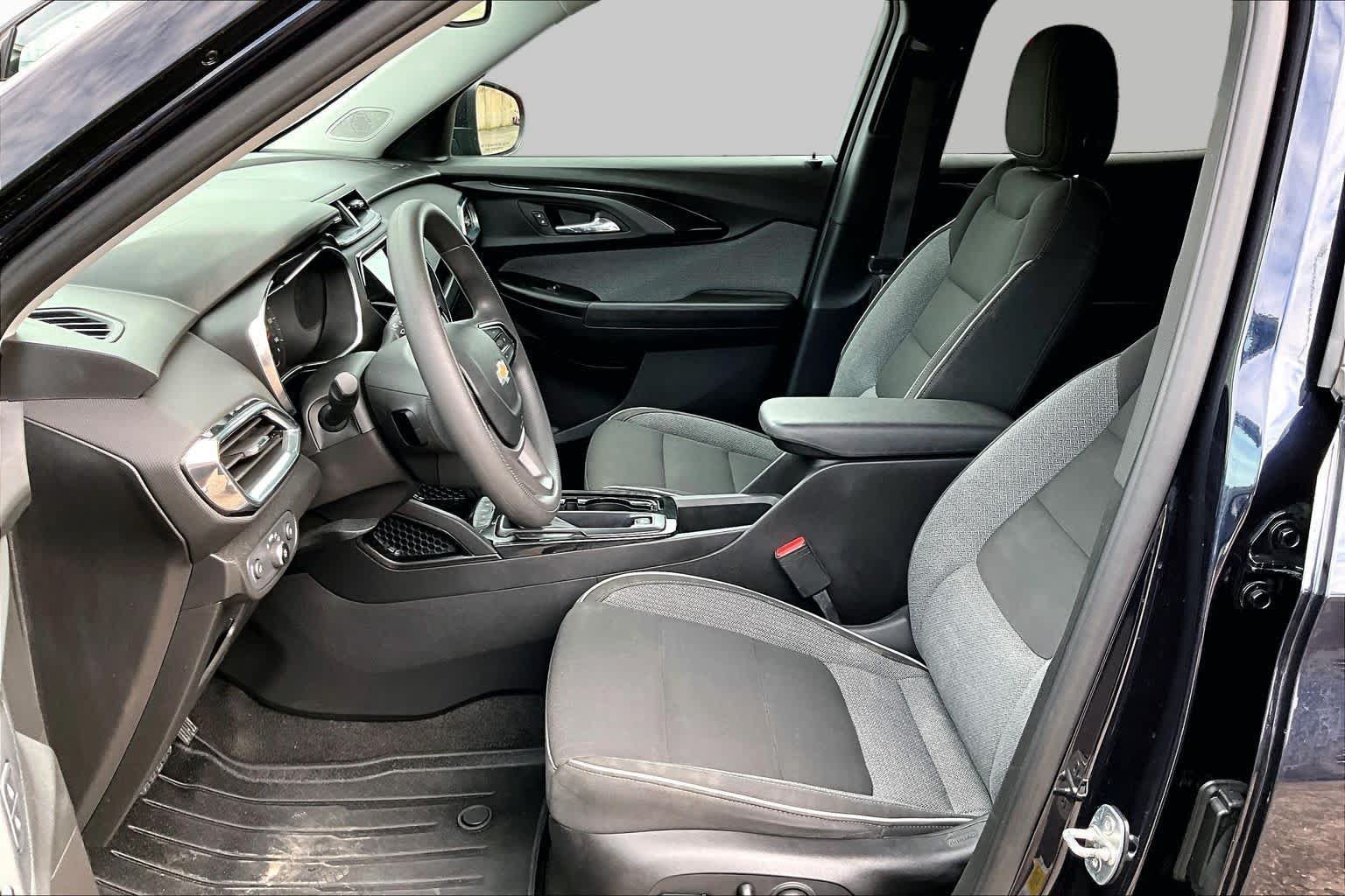 Used 2021 Chevrolet TrailBlazer LT w/ Convenience Package FWD image 8