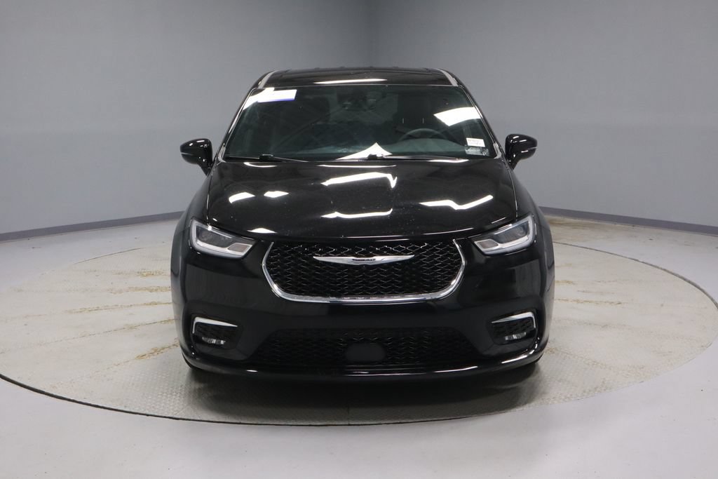 Used 2025 Chrysler Pacifica Select FWD image 5