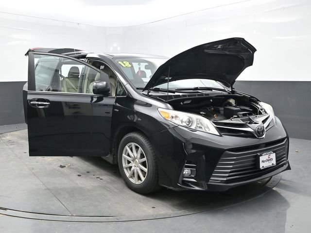Used 2018 Toyota Sienna XLE AWD/4WD image 32