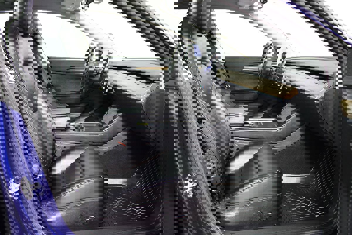 Used 2022 Tesla Model 3 Standard Range image 10