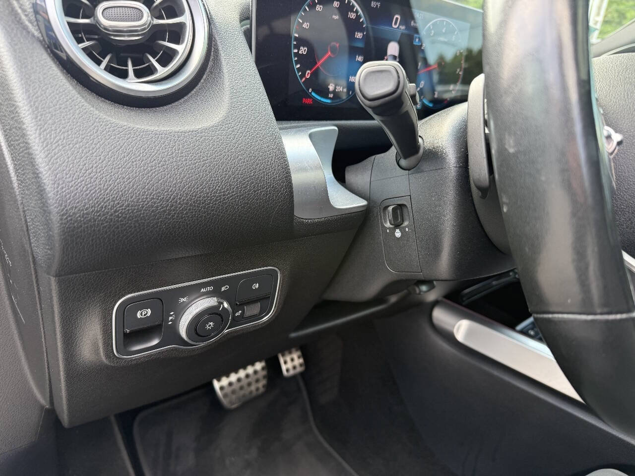 Used 2021 Mercedes-Benz GLB 250 4MATIC image 24