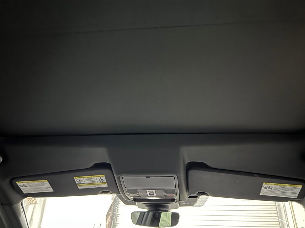 Used 2020 Land Rover Discovery Sport SE image 17