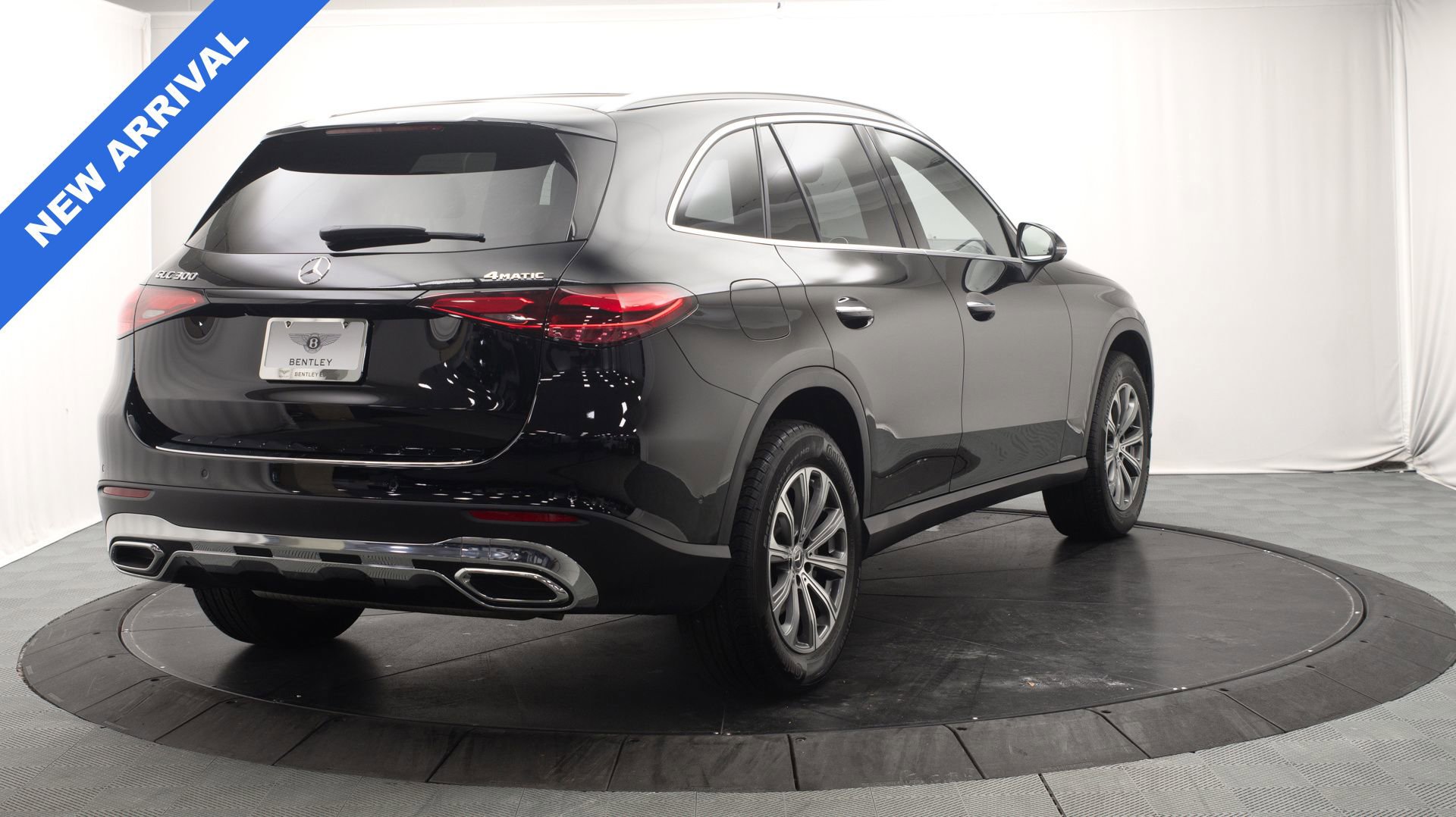 Used 2025 Mercedes-Benz GLC 300 4MATIC image 4