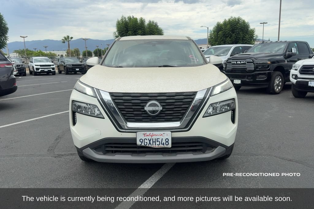 Used 2023 Nissan Rogue SV FWD image 2
