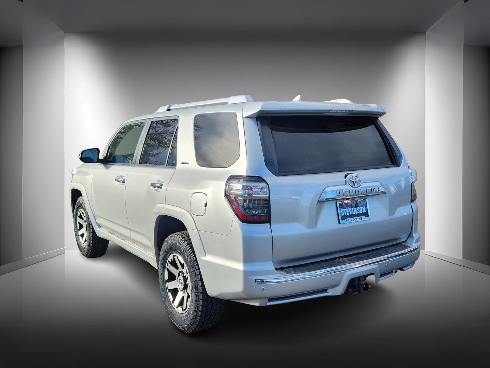 Used 2015 Toyota 4Runner Limited image 3