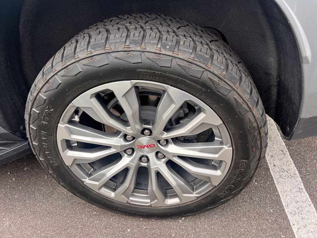 Used 2024 GMC Yukon Denali AWD/4WD image 5