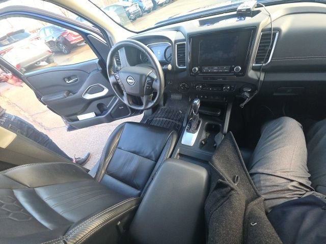 Certified 2023 Nissan Frontier SV w/ SV Premium Package image 5